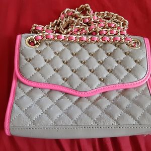 Shoulder style clutch